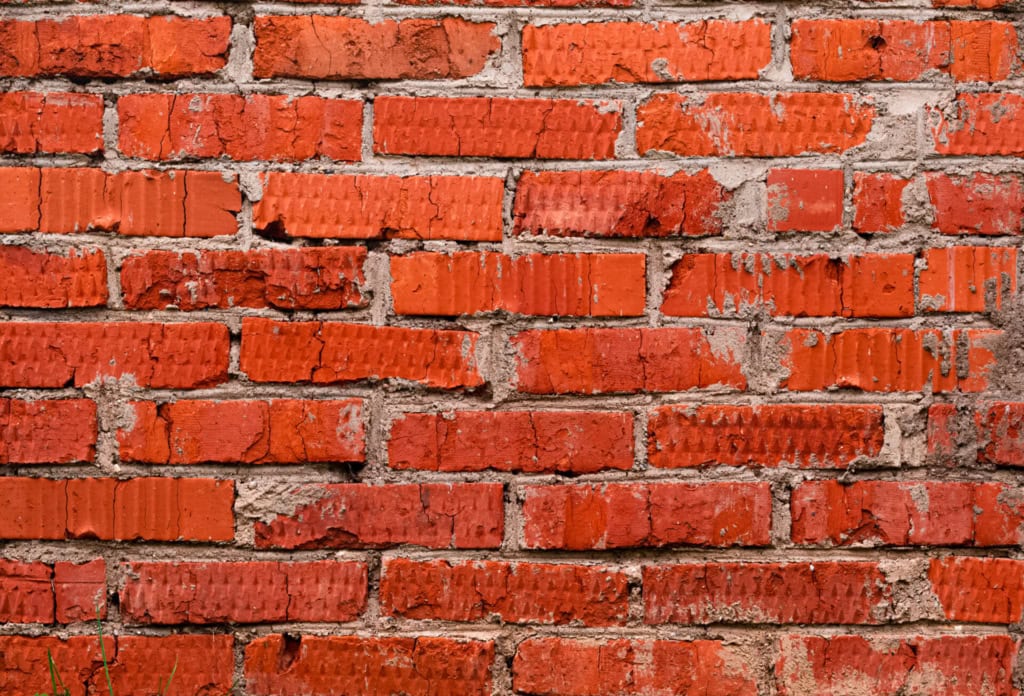 MINDIG BONTOTT TÉGLÁBÓL